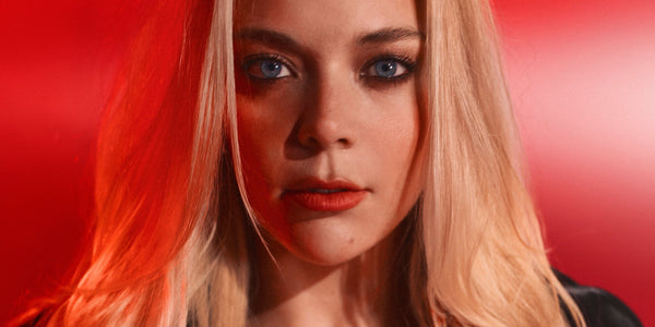 Becky Hill rozpoczyna nowy rozdział singlem „Hands On Me”