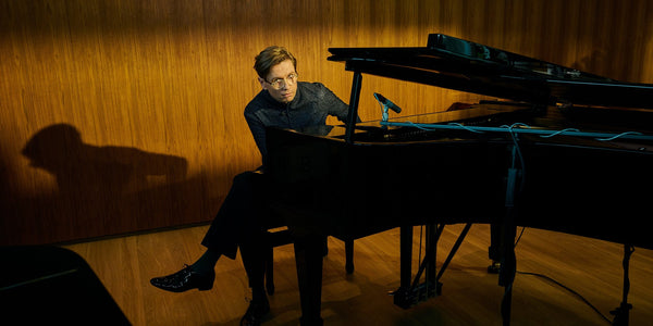 Víkingur Ólafsson kontynuuje muzyczny dialog z Bachem. Album „CONTINUUM II” ukaże się 13 listopada