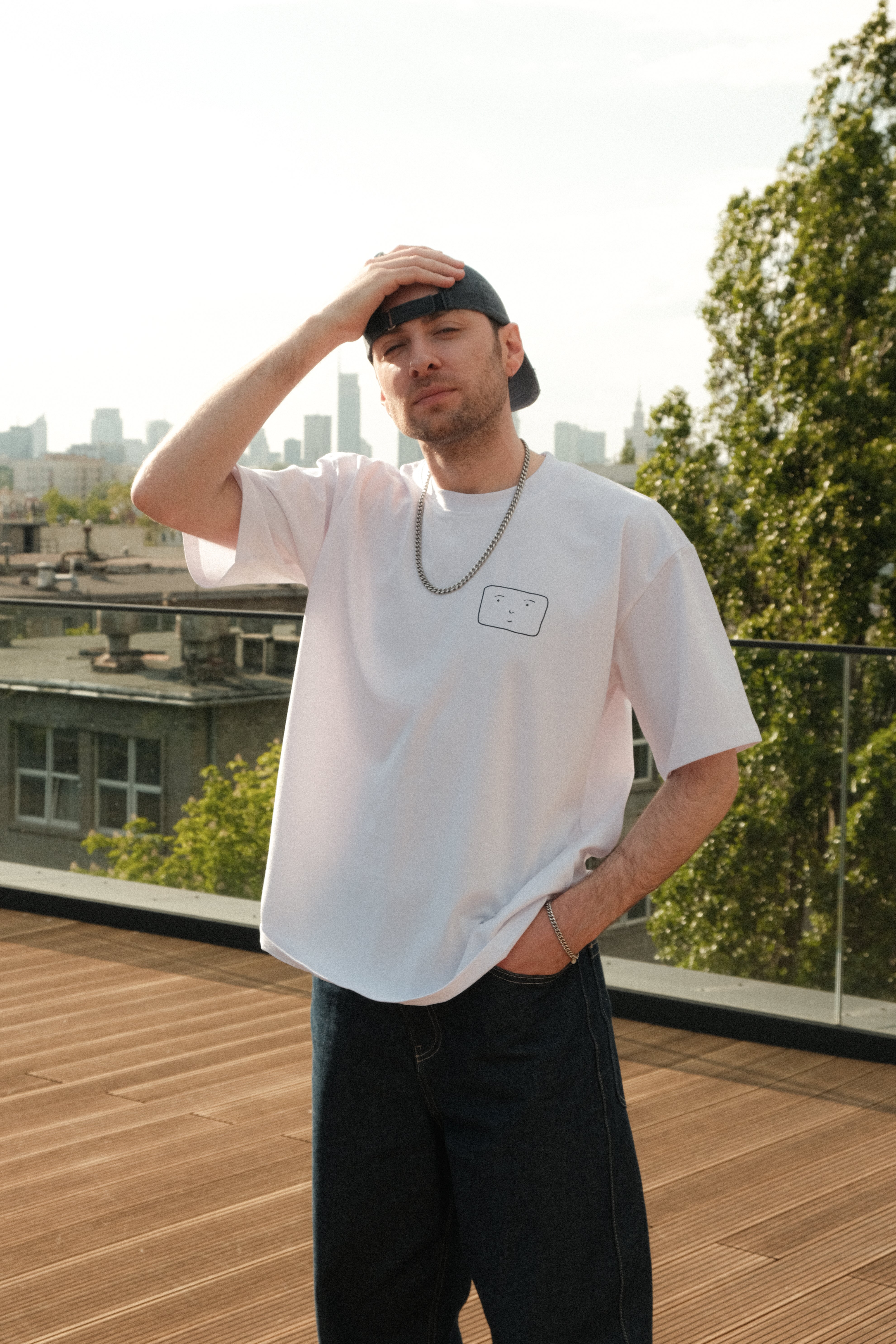 DOMINIK DUDEK - MINKA T-SHIRT BIAŁY NADRUK CZARNY